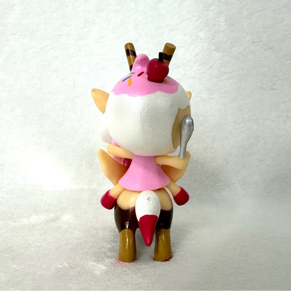 Tokidoki Amarena & Sundae Vinyl Figure - Picture 6 of 10